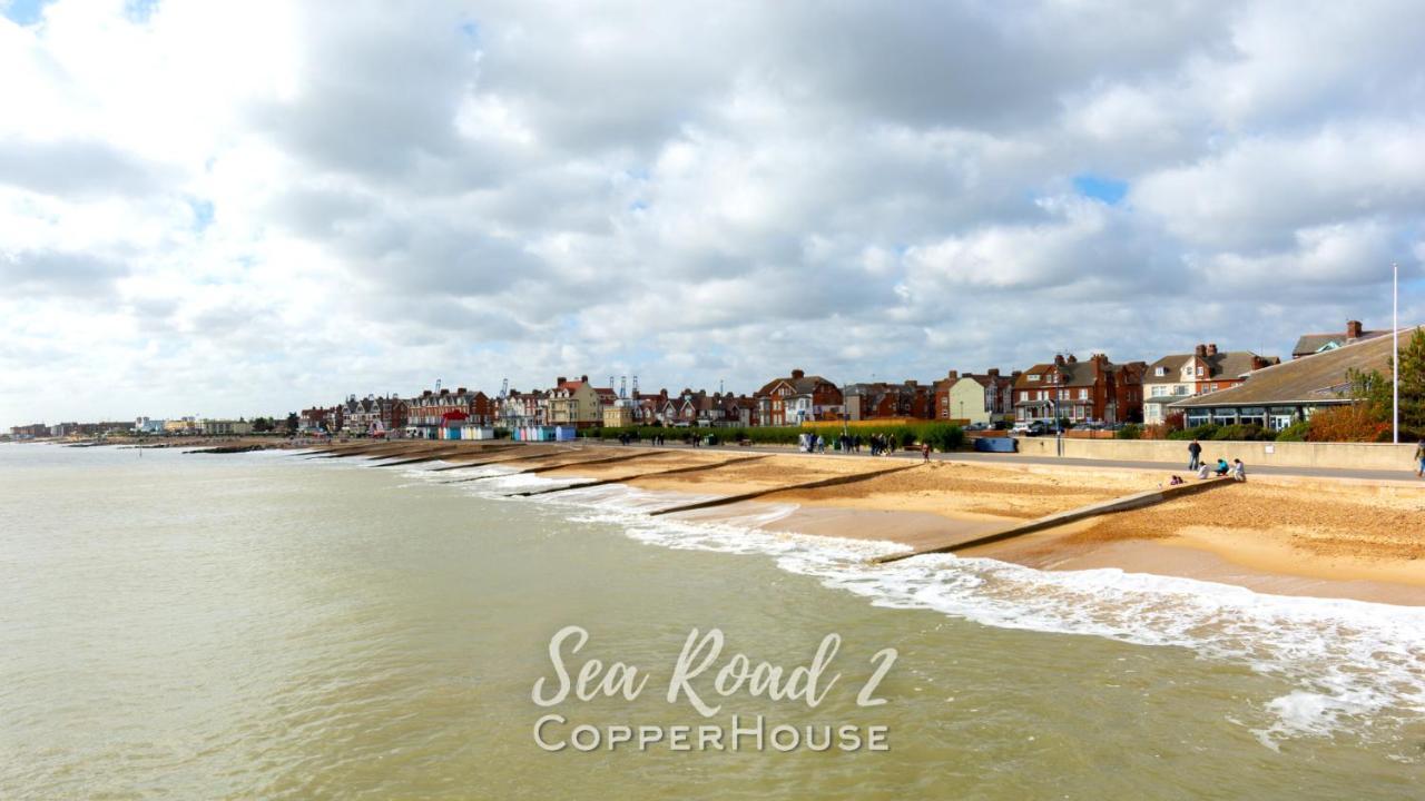Beautiful Apartments On The Sea Front - Sea Road 2 Felixstowe Exteriör bild
